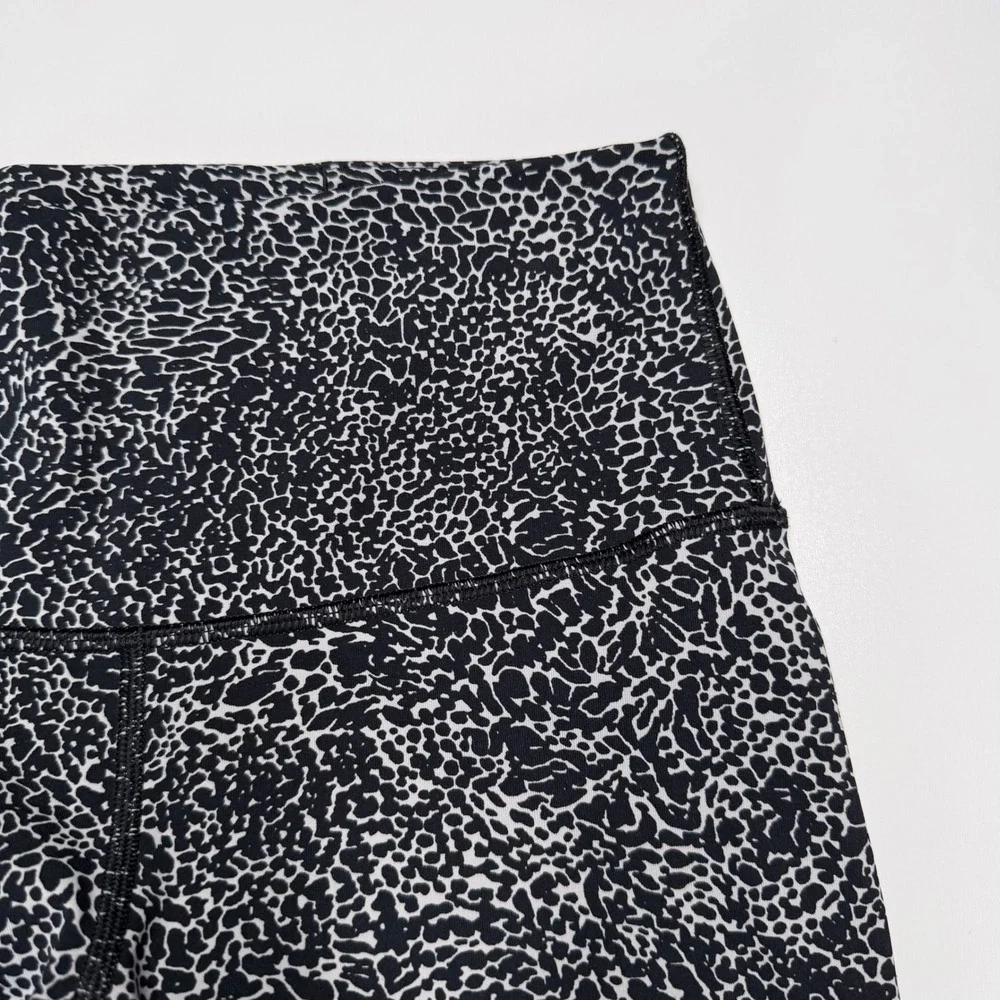 LULULEMON Leggings Black White Animal Print High Rise Women's Size 4 Yoga Gym